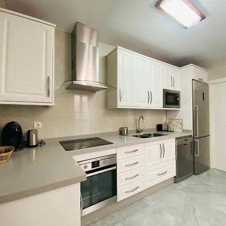 Bonita Casa Centrica Con Piscina & Parking * 托雷莫利诺斯