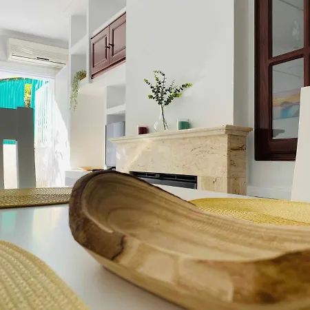 Bonita Casa Centrica Con Piscina & Parking 托雷莫利诺斯